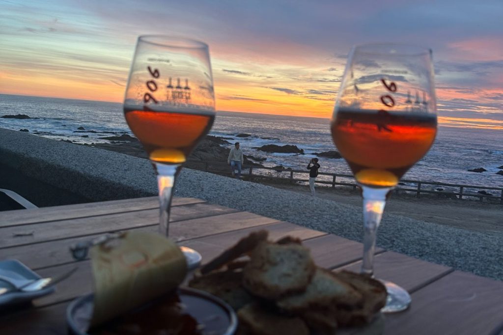Espectacular puesta de sol desde el Faro Pequeno de Cabo Silleiro.