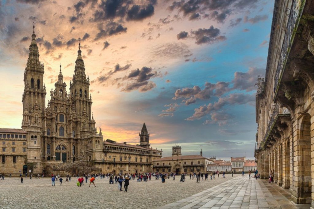 Paseo por el casco histórico de Santiago en invierno.