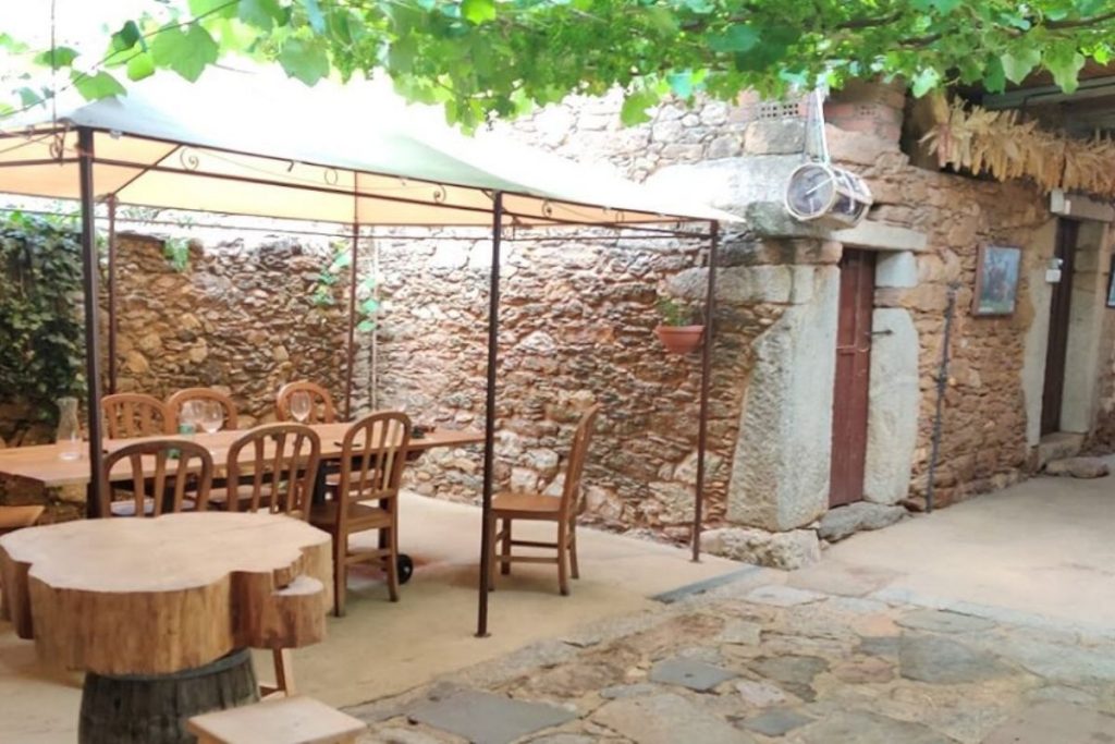 Una mesa en un Furancho típico en Las Rías Baixas.